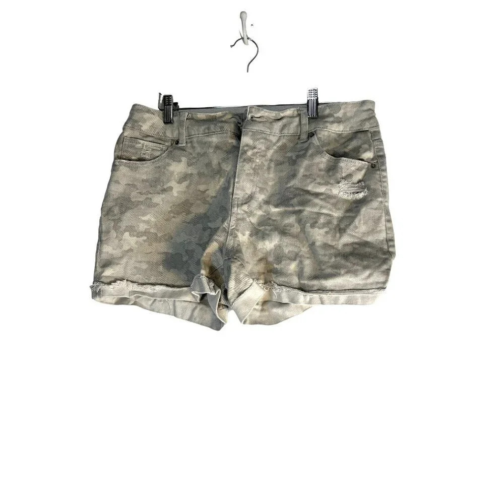 Time and Tru Womens Shorts Camo Distressed Raw Hem Size 14 Missing Button